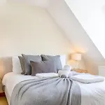 A North London Retreat Cottage, 3 Bed With Garden